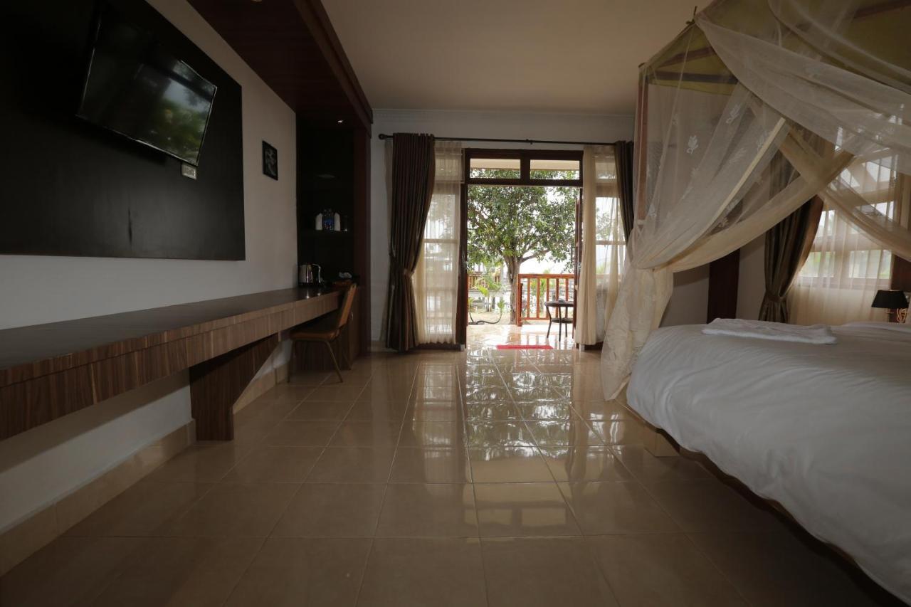Toba Village Inn Tuk Tuk Exteriör bild