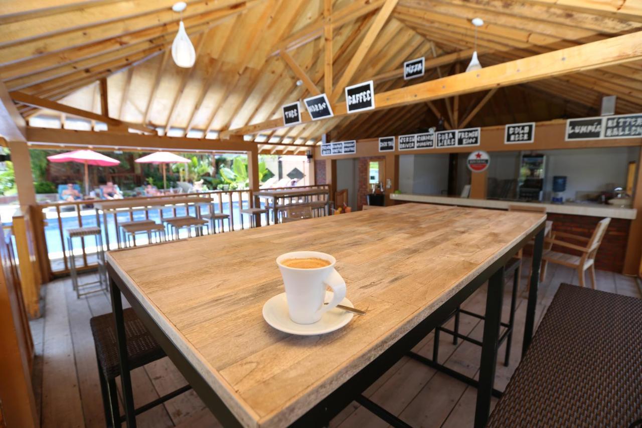 Toba Village Inn Tuk Tuk Exteriör bild