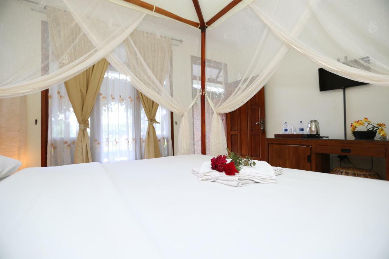Toba Village Inn Tuk Tuk Exteriör bild